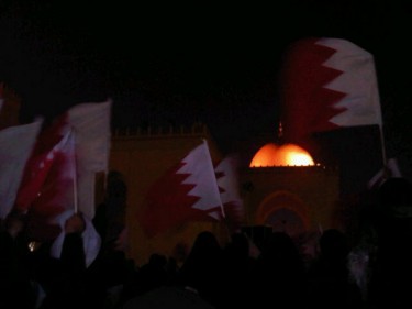 People gathering at Al-Fateh Mosque before Isha prayers, and waving Bahraini flags