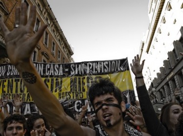 Youth protest in Madrid, Spain. Image by Guillermo Martinez, copyright Demotix (15/05/11).