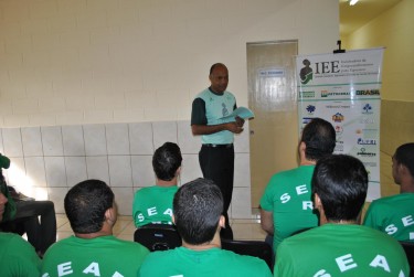 Ronaldo Monteiro talking to participants of IEE. Photo by Danny Silva, used with permission