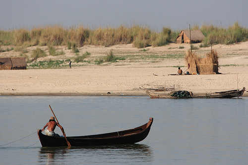 نهر ايراوادي، ميانمار. الصورة من حساب فليكر DamienHR (تحت رخصة المشاع الإبداعي).