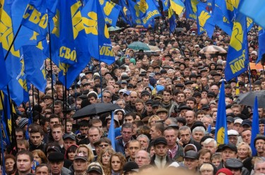 Migliaia si riuniscono a Kiev per il  settantesimo anniversario dell'Esercito Insurrezionale Ucraino