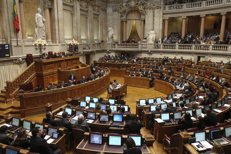 Portugal's government defeated a no confidence motion, while the move united all the opposition in parliament against austerity policies and rattled the stock market. Photo by Thomas Meyer copyright Demotix (03/04/2013)