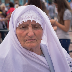 A Crimean Tatar woman at the May 18 commemoration of the 1944 Crimean Tatar deportations. Photo by Andy Ignatov (used with permission).