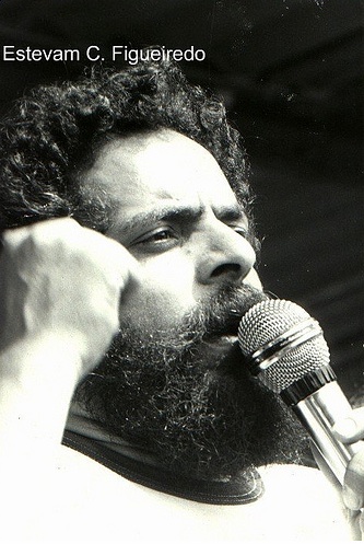 Lula, leading a strike in 1980. Photo by Estevam Cesar, used with permission.