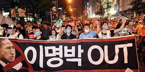 Lee Myung Bak OUT from a candlelight vigil