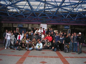 Group of participants in the BarcampEc outside CATO. Photo by Carlos Correa and used under Creative Commons.http://www.flickr.com/people/calu777 