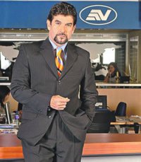 Periodista ecuatoriano y locutor, Carlos Vera. Usado bajo su permiso