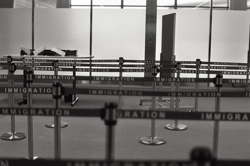 File réservée à limmigration à laéroport de Narita. (Photo prise par lutilisateur de Flickr Icars)