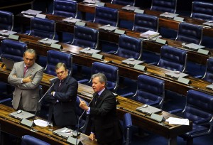Senadores Sérgio Guerra y Tasso Jereissati, con el líder del Senado Leader, Arthur Virgílio (PSDB ). Foto: Fabio Rodrigues Pozzebom/ABr