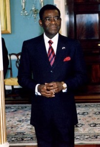 Teodoro Obiang est le président du riche état pétrolier quest la Guinée Equatoriale depuis 30 ans. Son luxueux appartement ainsi que sa collection de voitures sont supposés avoir été acquis grâce à des fonds détournés.
