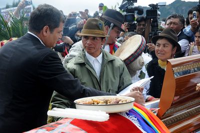 Photo of President Rafael Correa attending the funeral. Used under a Creative Commons license. http://www.flickr.com/photos/presidenciaecuador/3529551826/