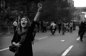 Immagine senza titolo di una manifestante iraniano, di SIR su Flickr