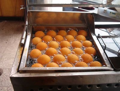Photo of frying buñuelos in Colombia by Cirofono and used under a Creative Commons license: