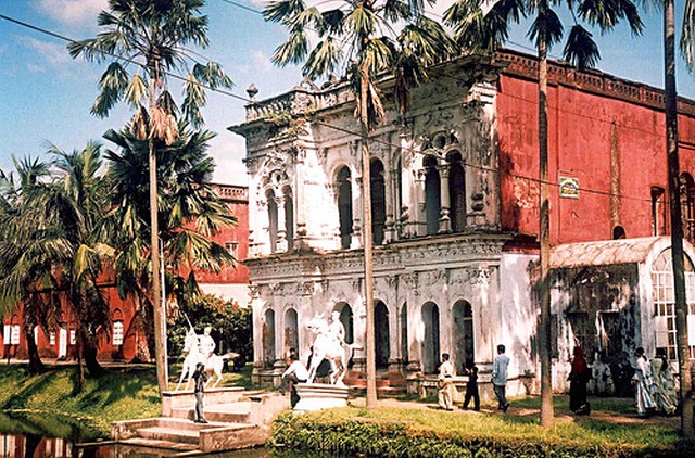Sonargaon, old capital of Bengal. Image by Flickr user Shubho Salateen (http://www.flickr.com/photos/shubho/242268273/) used under a Creative Commons license