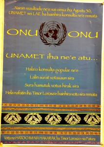 Постер на ОН на кој пишува: „Ние нема да си заминеме.“ Заслуга на австралијанската мрежа на пријатели на Источен Тимор.
