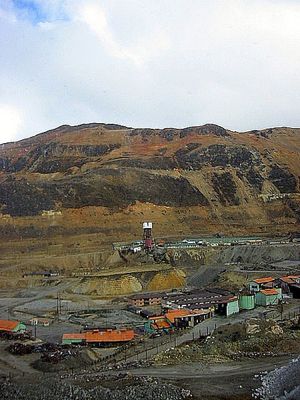 Mining town near La Oroya taken by Matthew Burpee and used under a Creative Commons license.