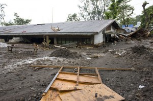 Un desprendimiento de tierra causados por el tifón Ketsana en una aldea en la provincia de Pampanga. Foto de usuario de Flickr susancorpuz90