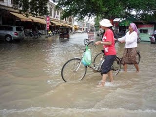 Flooding in Siem Reap, Cambodia. Photo from blog of Cambodia Calling