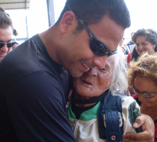 Hugging Vavá, the grandson who organized the jump. Photo by Alcinéa Cavalcante, published with permission.