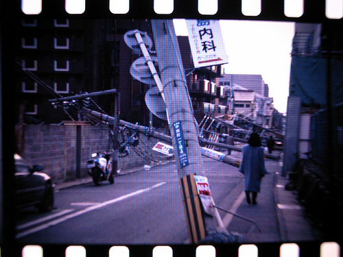 阪神大地震。Flickr使用者mah_japan提供。