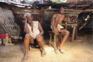 Immagine di anziani ad Haiti