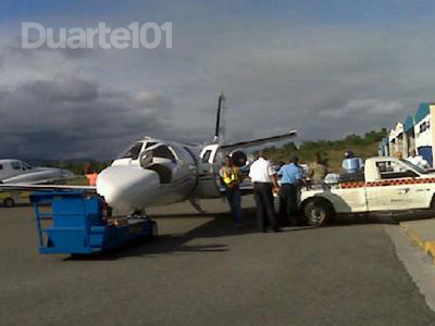 Un avion sapprête à acheminer une aide de premier secours en Haïti. Photo Duarte 101 reproduite après accord.