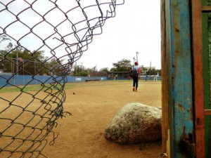 Campo di baseball di quartiere nella Repubblica Dominicana, foto di El Marto e usata con licenza Creative Commons