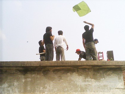 Kite flying on the edge. Image by Flickr User nomi07, used under a Creative Commons License
