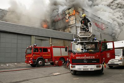 Firefighters attempting to extinguish fire at La Polar supermarket by Juan Eduardo Donoso and used under a Creative Commons license.