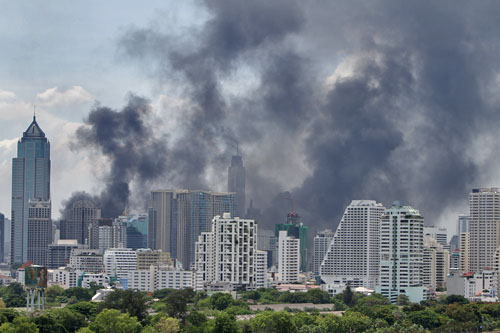 Bangkok in fiamme. Foto di BKKApologist