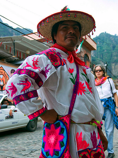 Huichol: persona nativa del Messico. Immagine di edcarsi su Flickr, ripresa con licenza Creative Commons Attribution-Share Alike