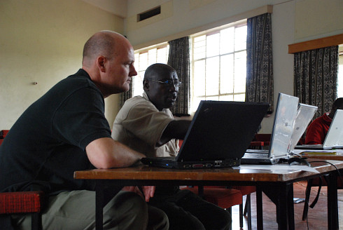 Supporto informatico per traduttori della Bibbia a Nairobi