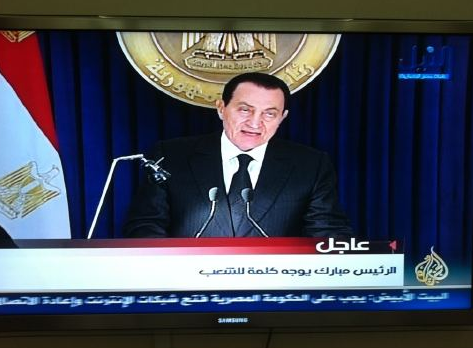 エジプト国民に向けて演説を行うムバラク　撮影:スルタン･アル･カセミ