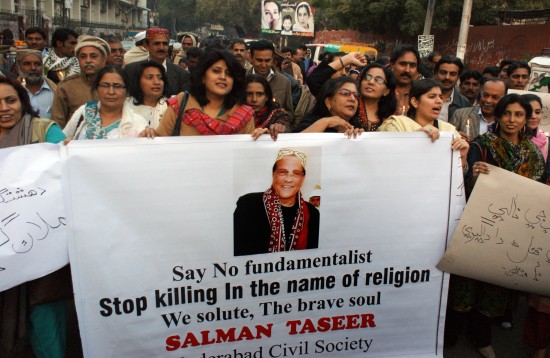Activisten van Civil Society demonstreren in Hyderabad, provincie Sindh, Pakistan, tegen de moord op gouverneur Salman Taseer van Punjab. Foto van Yasir Rajpot. Copyright Demotix.