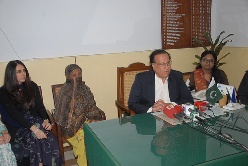 Salman Taseer incontra Aasia
