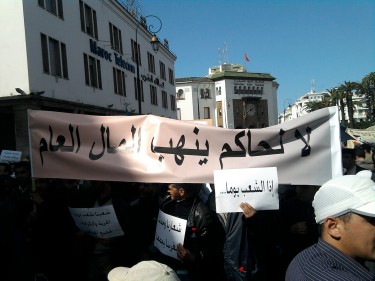 Banner reads: "No to a ruler who steals public money".