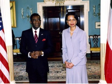 El presidente Obiang y la anterior Secretaria de Estado State Condoleeza Rice. Imagen del Departamento de Estado de EEUU, en dominio publico.