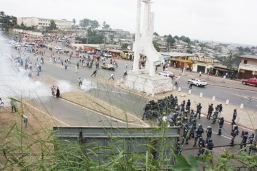Manifestación, Carrefour Rio en Libreville, 29 de enero de 2011