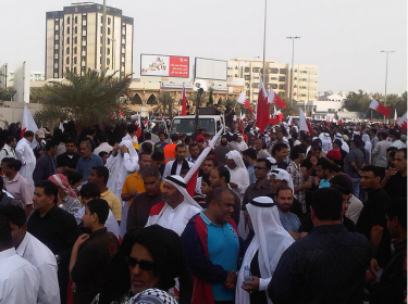 Martyrs' March from Salmaniya towards Pearl Roundabout courtesy of Redha Haji's Flickr