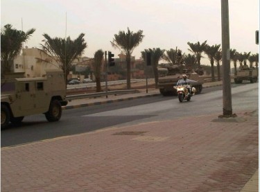 Army vehicles in Riffa heading towards the Bahraini capital Manama. Image by @ahmed289.
