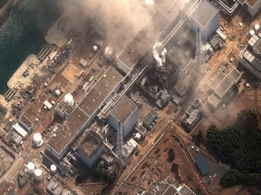 地震により損傷をうけた福島第一原子力発電所　画像／ www.digitalglobe.com.