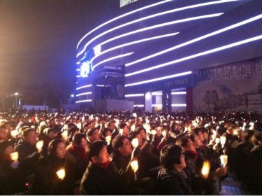 Photo of KEB protest in Seoul. Image by Twitpic user @Barunsori6.