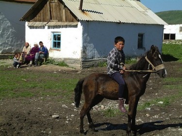 Rural poor in the Tien Shan mountains, Kazakhstan. Image by Flickr user Anguskirk (CC BY-NC-ND 2.0).