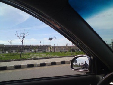 Helikopter landt bij het stadion van Dara'a