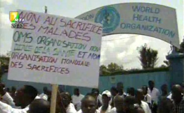 Demonstration at the World Health Organisation (WHO) in Côte d'Ivoire. Screenshot of the Ivorian National TV channel RTI.