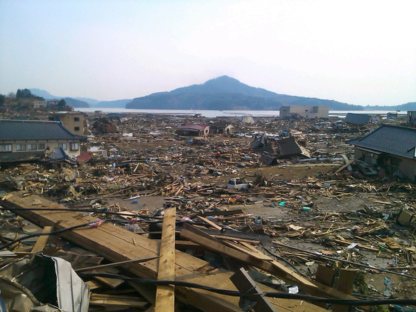 Imagem de Kesennuma, Província de Miyagi, Japão, uma das áreas atingidas mais fortemente pelo tsunami.