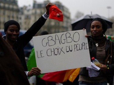 Protesten van aanhangers van Gbagbo in Parijs op 26 maart 2011. Foto van Flickr-gebruiker anw.fr (CC BY-NC-SA 2.0).
