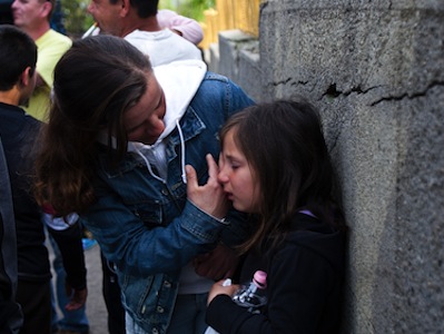 A Roma girl cries after arriving back home following her evacuation from the Hungarian village of Gyöngyöspata. Image by David Ferenczy, copyright Demotix (24/04/2011).