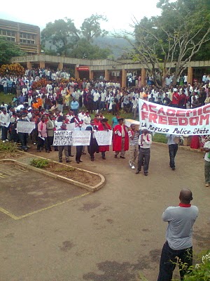 University lecturers taking part in a protest demanding academic freedom. Photos source: Boni Dulani blog.
