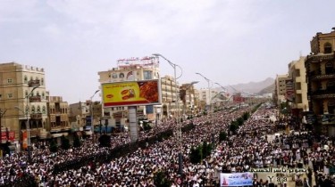 Miljoenen in 60th Street in de hoofdstad Sanaa